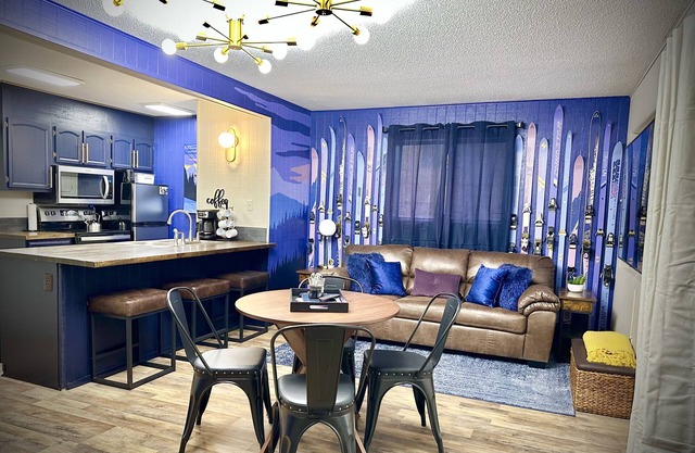 Only 2 Blocks from Resort Base! 2b-2ba-Fully Remodeled ⭐️