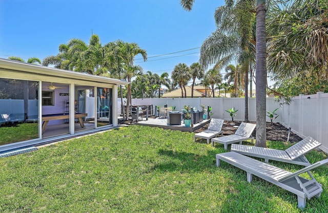 Onyon Oasis; Located in Lake Worth Beach Florida. Pet friendly!nnn