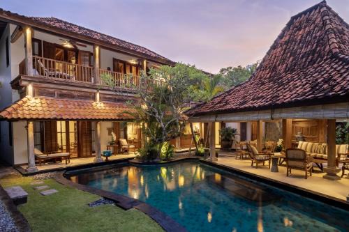 Oost Indies - Luxury Joglo Villa Seminyak, Fully Staffed, Walk to Beach