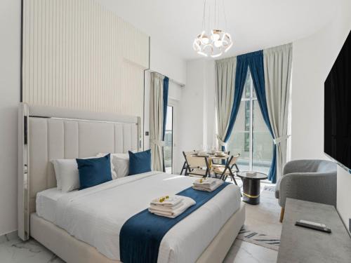 Opalz Reverie Luxe Studio Escape