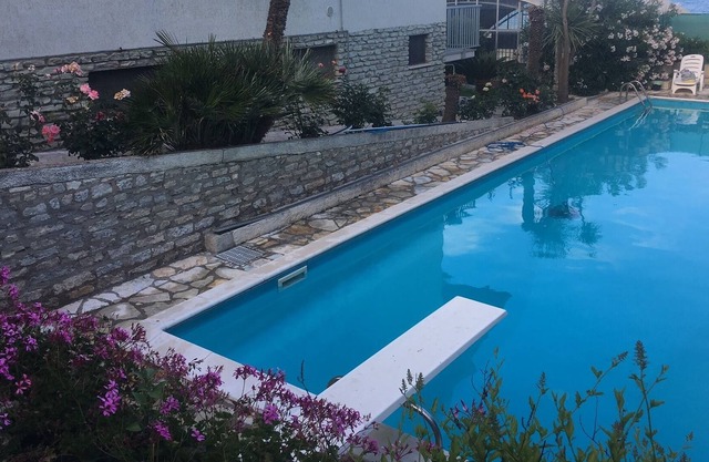 Open space of 65 sqm with swimming pool 50 meters from the sea