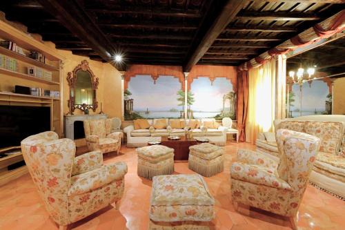 Opera house BOUTIQUE STAY