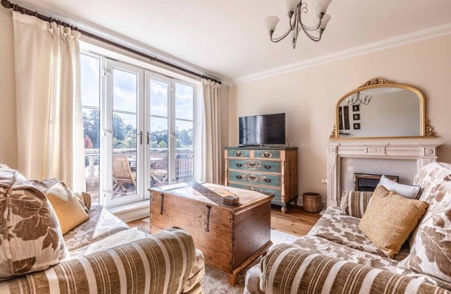 OPPOSITE ASCOT RACECOURSE❤ FREE PARKING FOR 2!
