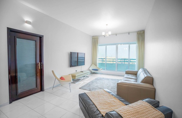 Opulent 2BR -1450 sqft fully furnished holiday home,closer to Dubai trade centre