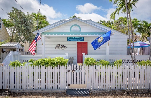 Orange Blossom Suite | 1 bedroom 1 bath in steps off Duval