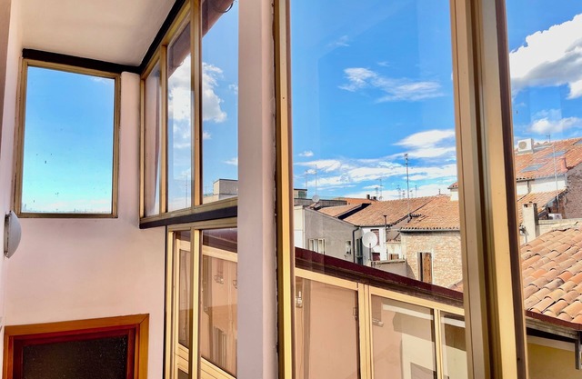 Orange house - Two Bedroom Apartment, Sleeps 3