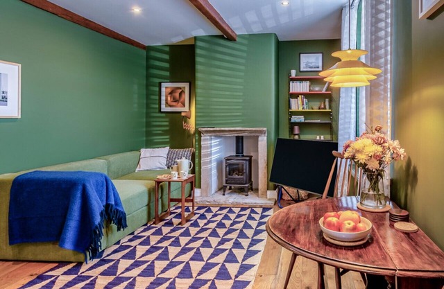 Orange Rose Cottage - Two Bedroom House, Sleeps 3