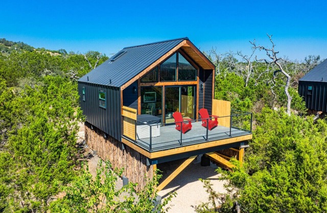 Ori Treehouse*Lux*Hot tub*Fredericksburg*Tesla*EV