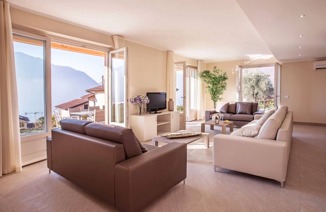 Ossuccio Grande C apartment sleeps 12, lake view & pool by Italian Apartments.