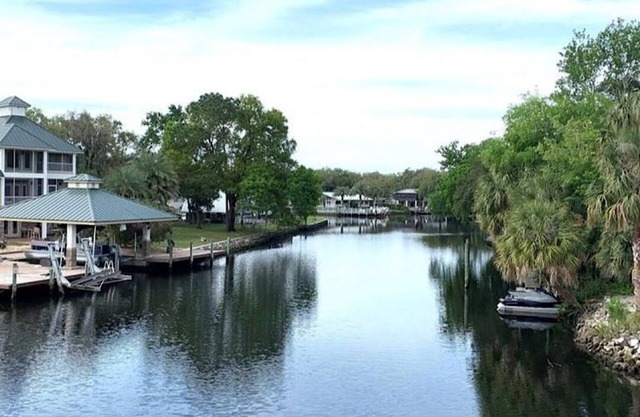 Otter Shack! The perfect waterfront getaway in Old Homosassa!
