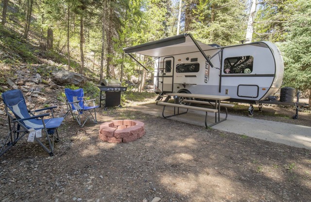 Outdoor Glamping Fully Setup RV BS89