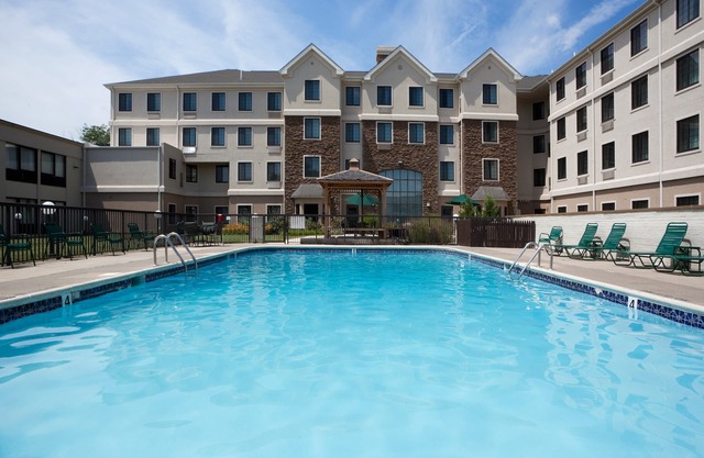 Outdoor Pool. Free Breakfast. Only 10 Min to University of Delaware!
