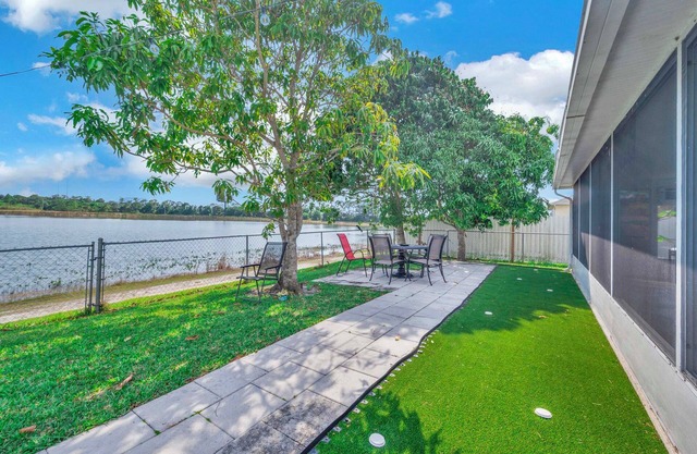Outdoor Relaxation! Port St Lucie Family Home
