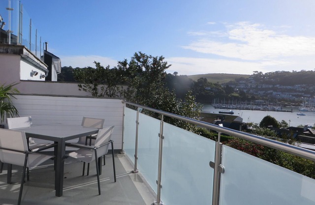 "Outlook" Apartment With Own Entrance and views over the River Dart