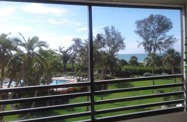 Outstanding Executive Condominium; Gulfside Place; Sanibel