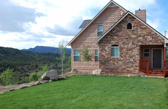 Over Looking Pine Valley With Beautiful Views And Things To Do.