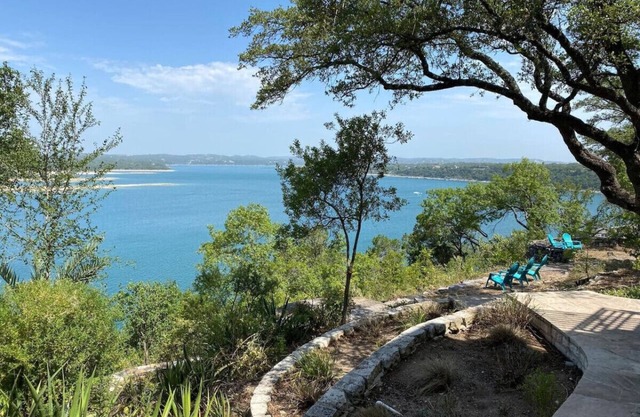 'Overlook Landing'- Lake Views! Hot Tub | Secluded