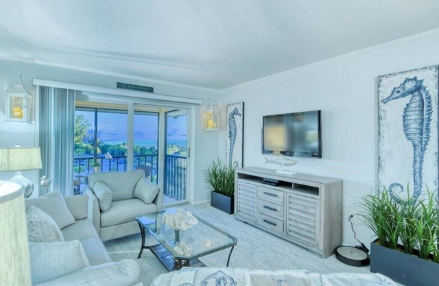 Overlooking Siesta Beach Penthouse #408