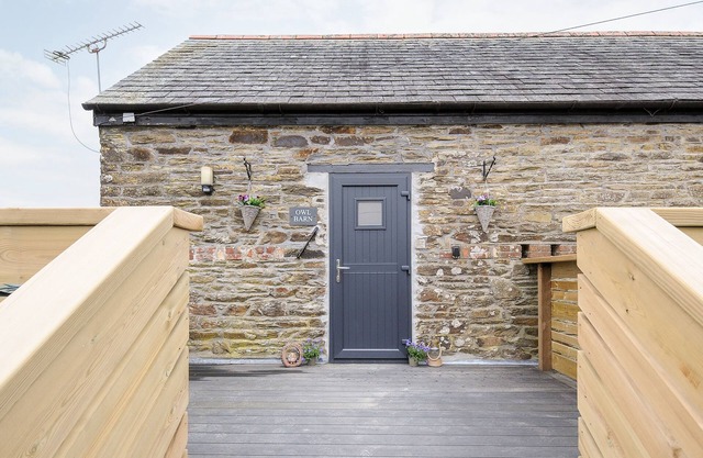 OWL BARN, family friendly, luxury holiday cottage in Duloe