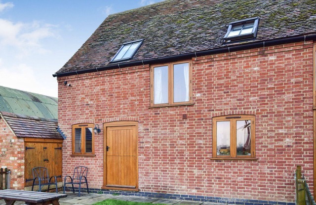 Owl's End at Oosland Barns - sleeps 5 guests in 2 bedrooms