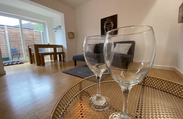 ⭐️Oxford⭐️ modern stylish apartment patio & parking