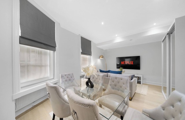 Oxford Street/Hyde Park Apartment, Excellent Location !