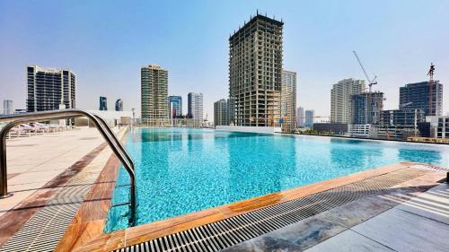 OYO HOME 1364 Fully Furnished Studio Apartments Jvc