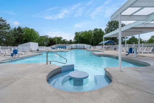 Ozark Mountain Oasis - For 7
