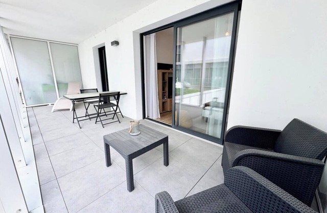 Péristyle - T2 de standing neuf - Balcon