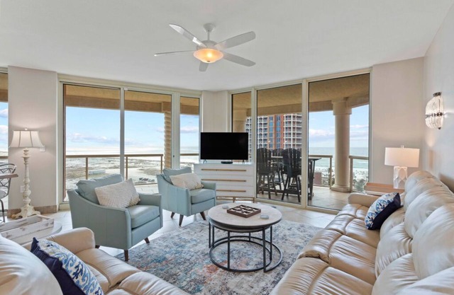P2-1004 3B Newly Updated! Gorgeous 3B @ Portofino Sleeps 10!