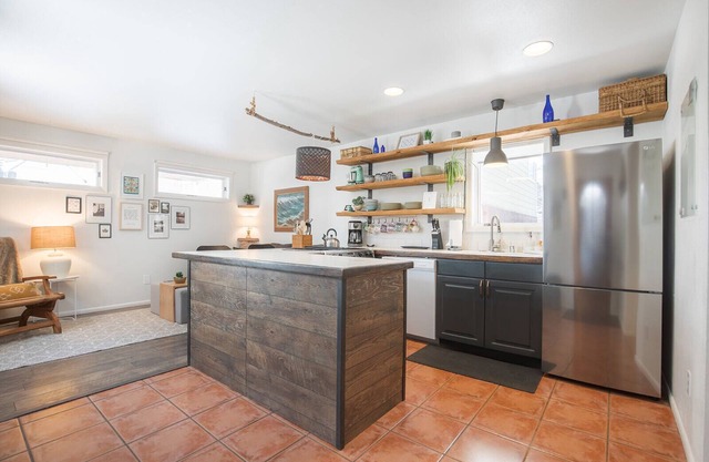 Pac. Street Style: In-Town 1bdrm