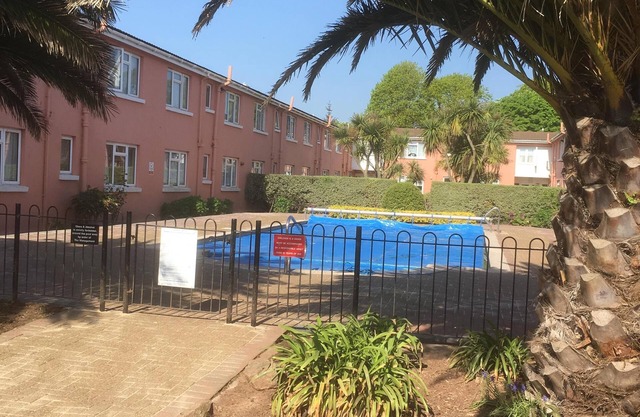 Paignton Seaside Apartment with heated outdoor pool and secure parking.