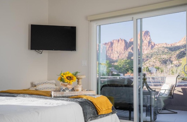 Painted Desert-4Bed, 3Bath, Hot Tub, Deck