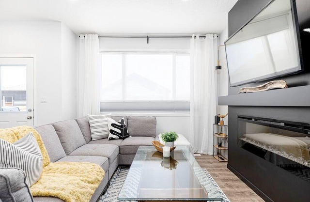 Paisley. Sleeps 6. Dog Friendly. A/C