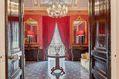 Palazzo Di Lorenzo - Exclusive Palace with Panoramic Terrace and Minipool