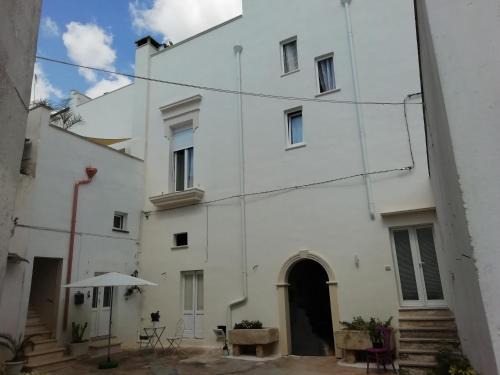 Palazzotto in corte