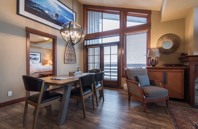Palisades/Squaw Valley Village 2BR Luxury Condo With Mountain Views