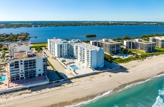 Palm Beach Island Chic Oceanfront -seasonal discount on base rate