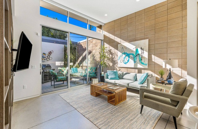 Palm Desert Velo - Modern Condo w Spa