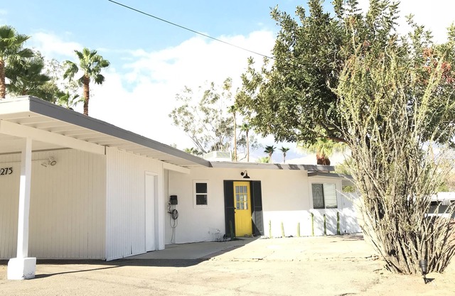 Palm Springs Araby Cove House with Dipping Pool