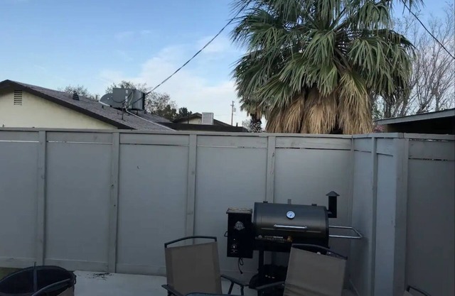 Palm springs home with san jacinto mountain views 10 min drive to downtown