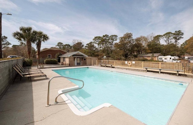 Palmetto Point - Game Room + Pool