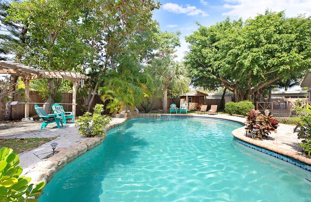 Palmway Tropical Oasis - Heated Pool, Beach & Golf