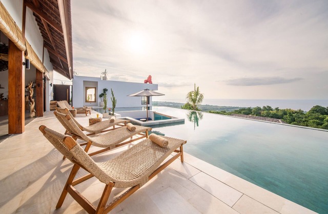 Panoramic 4BR Sea View Villa in Lovina