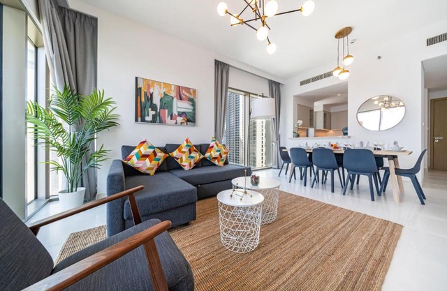Panoramic Burj Views - Lovely 3BR in Creek Harbour