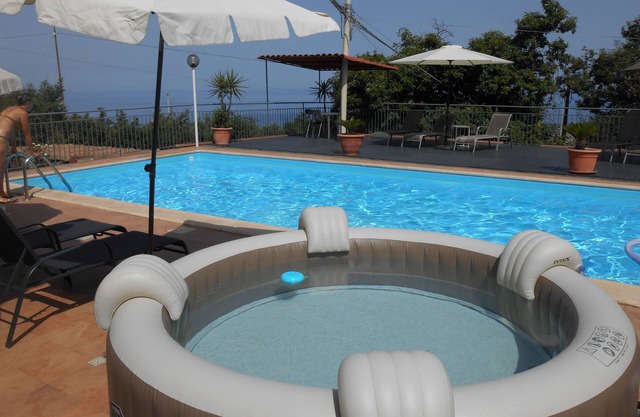 Panoramic Casavacanza in Villa with swimming pool on the slopes of Etna SUNSET