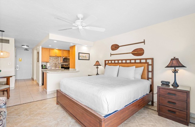 Panoramic Mauka Views at Stylish Lahaina Shores 520