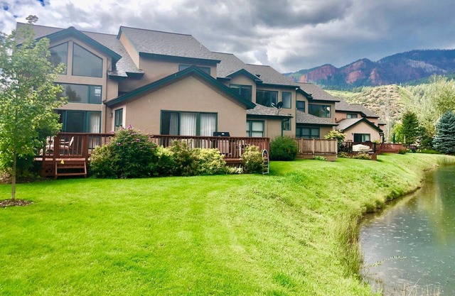 Panoramic Mountain Views, Stream in the back, on the Golf Course! A/C, Hot Springs!