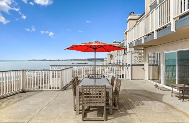 Panoramic Ocean Views!