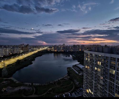 Panoramic view of the lake in the new apartment